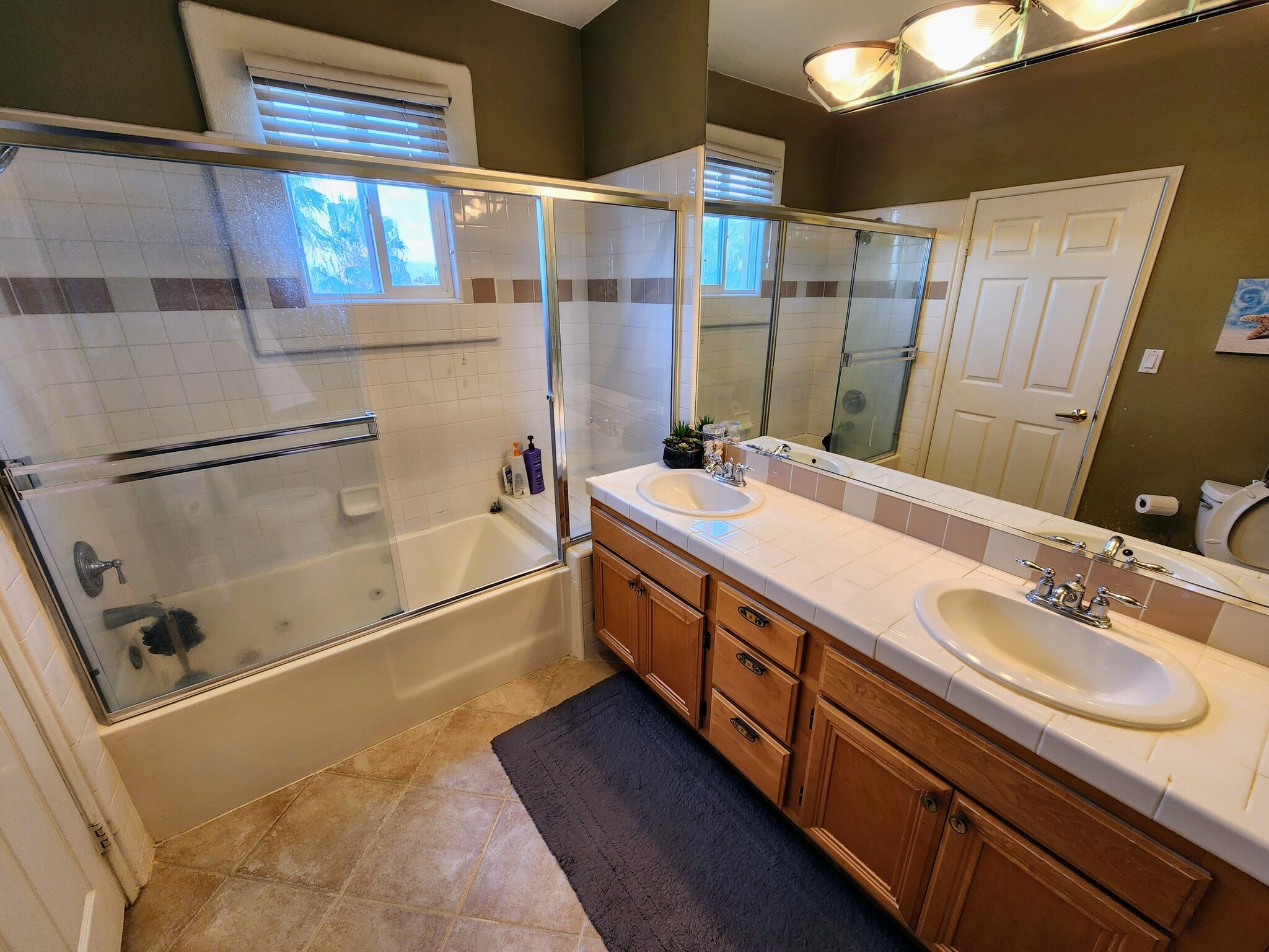Building Photo - 5240 Premiere Hls Dr