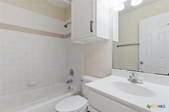 Building Photo - 115 Crest Dr