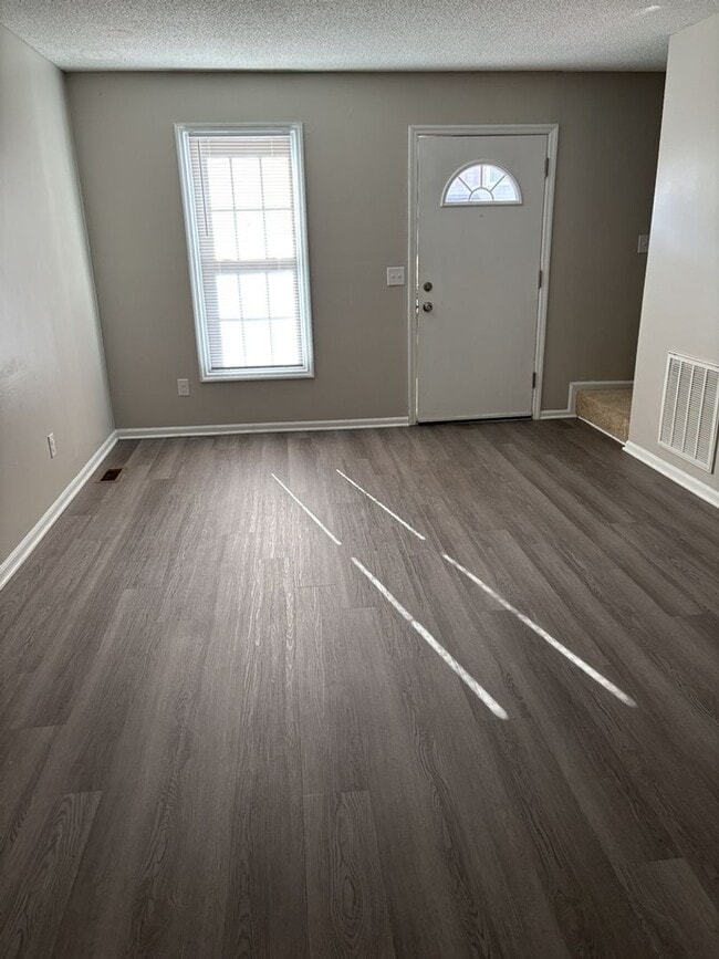 Building Photo - Beautiful Two-Story Home in Cayce