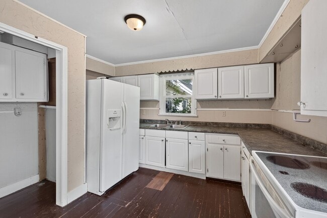 Building Photo - 141 W Rossview Rd