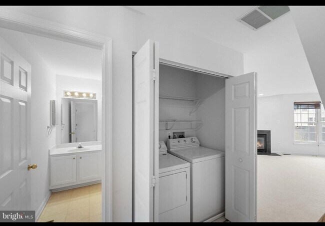 Building Photo - 42804 Pilgrim Square