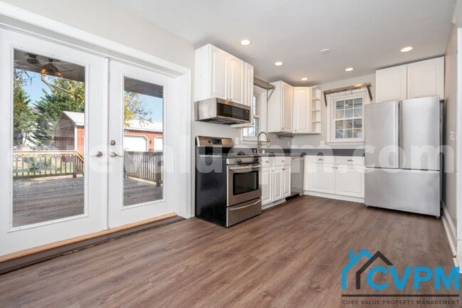 Building Photo - 16 2nd Ave S