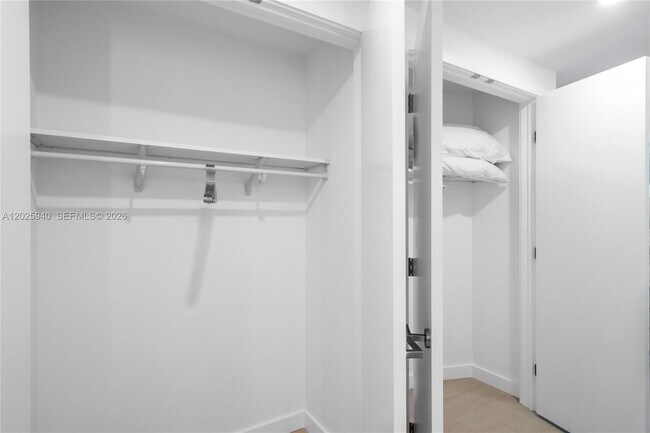 Building Photo - 9221 E Bay Harbor Dr