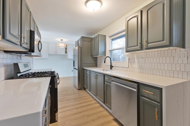 Building Photo - 2158 Pleasure View Rd