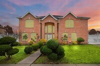 Building Photo - 808 Sabona Dr