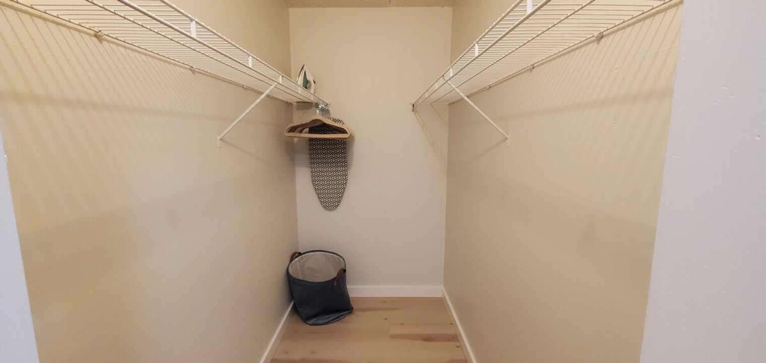 Building Photo - 4793 S Atlantic Ave