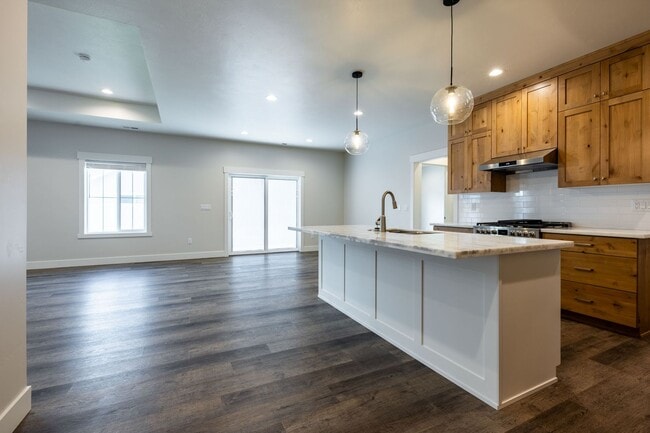 Building Photo - HOLY MOLY CHECK OUT THIS BEAUTIFUL 3 BED 2 BATH HOME IN RIGBY