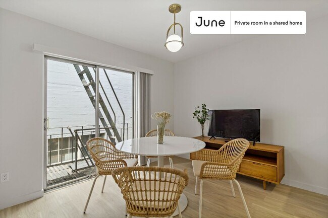 Building Photo - Room in Shared 5 bed/3.5 bath home