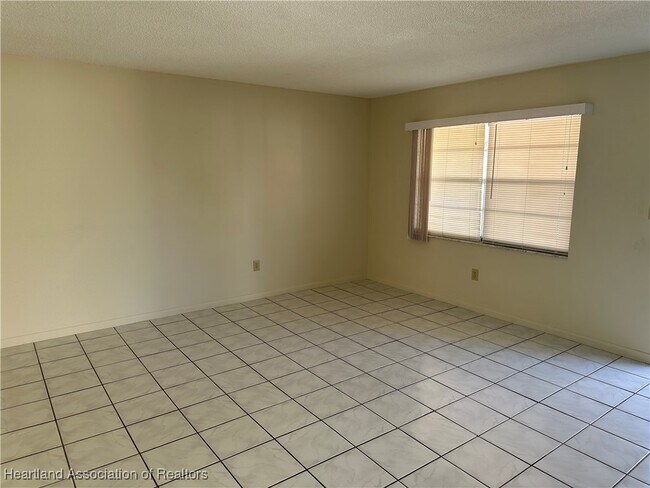 Building Photo - 7416 Valencia Rd