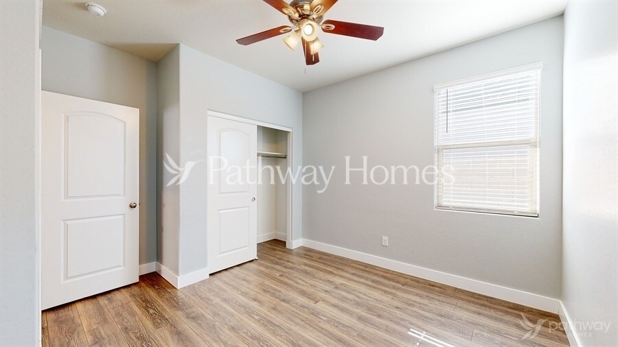 Building Photo - 30995 W Whitton Ave