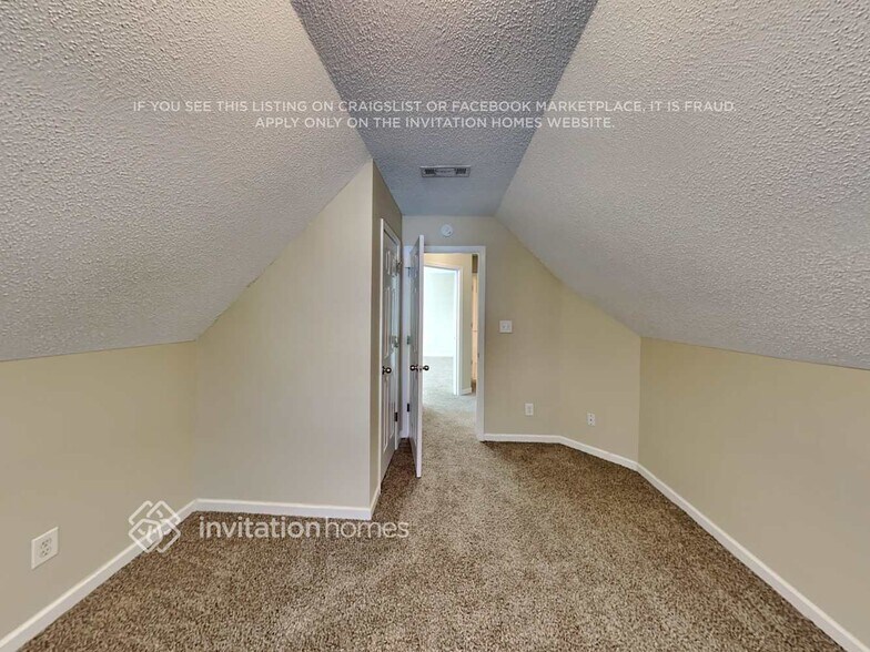 Building Photo - 10 Camden Cir