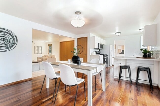 Building Photo - Beautiful Renovated Home in Excellent School District, Sammamish!