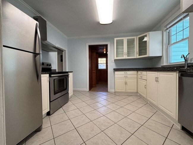 Building Photo - 17 Killian Rd