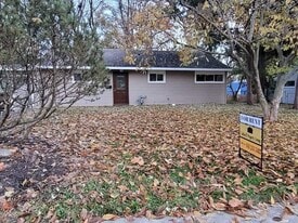 Building Photo - 1100 Riverton Dr