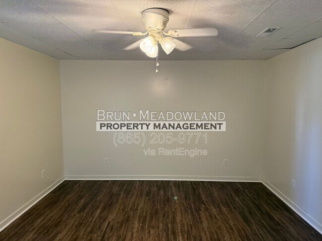 Building Photo - 1921 Meadowland Ln