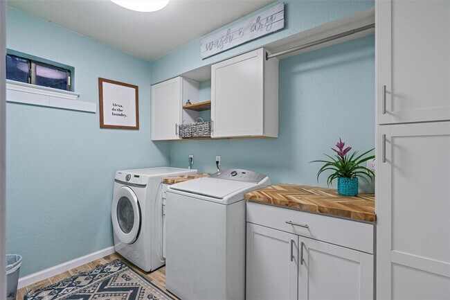Building Photo - 8913 Coastal Dr