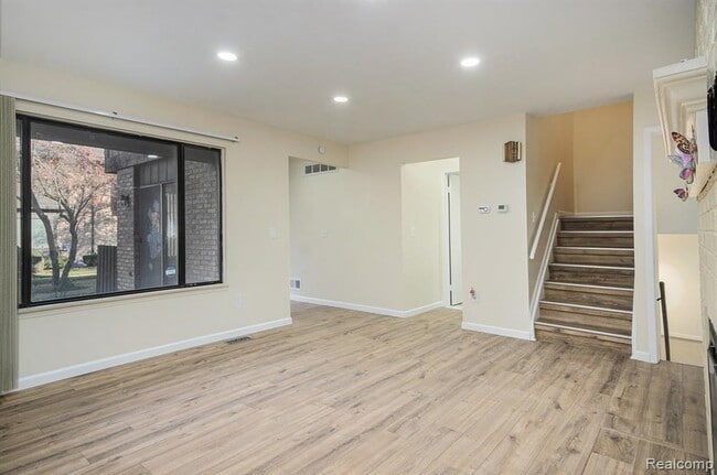 Building Photo - 37313 Clubhouse Dr