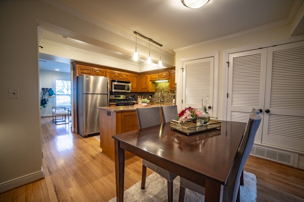 Building Photo - 4000 Oak St