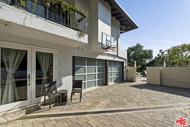 Building Photo - 641 Walther Way