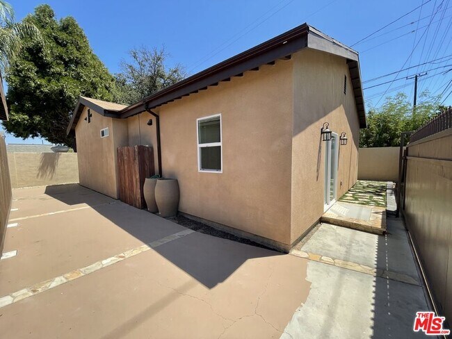 Building Photo - 7252 Glade Ave