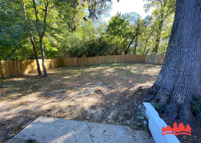 Building Photo - 5082 Chantilly Dr