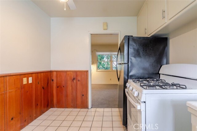 Building Photo - 1600 W Glenoaks Blvd