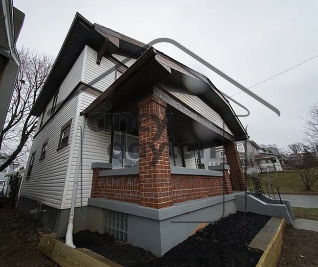 Building Photo - 3925 E 3rd St