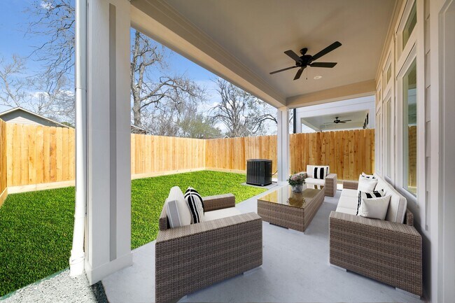 Building Photo - 1127 E 23rd St