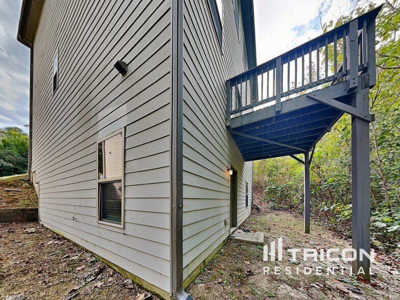 Building Photo - 330 India Ln