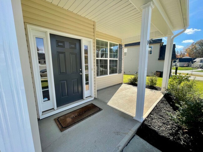 Building Photo - Gorgeous 4 Bed 2.5 Bath Home in GSO