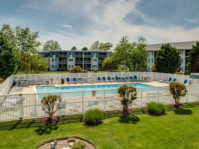 Building Photo - OFF SEASON RENTAL - FIRST FLOOR 2 BED 2 BA...
