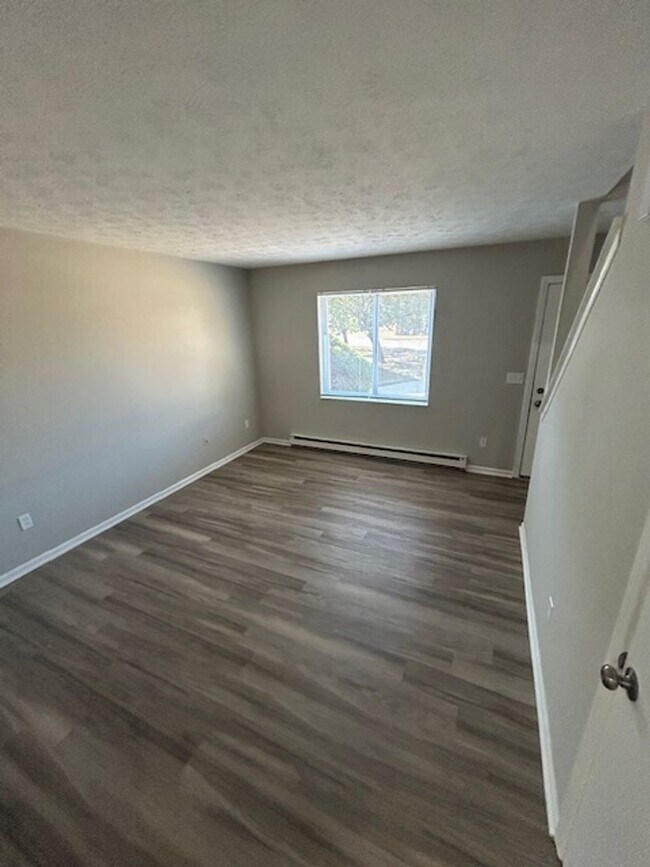 Building Photo - Rent Promotion - $500 off 2nd Month Rent if lease signed by 2/15/26.