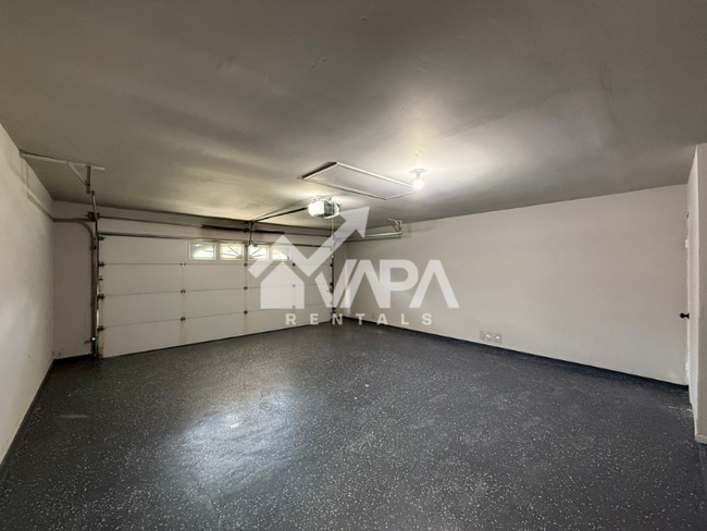 Building Photo - 9650 Chelmsford Dr