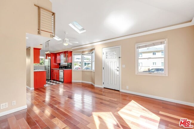 Building Photo - 325 Vernon Ave