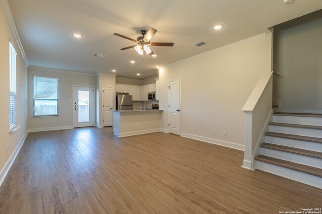 Building Photo - 10351 Lynwood Crk