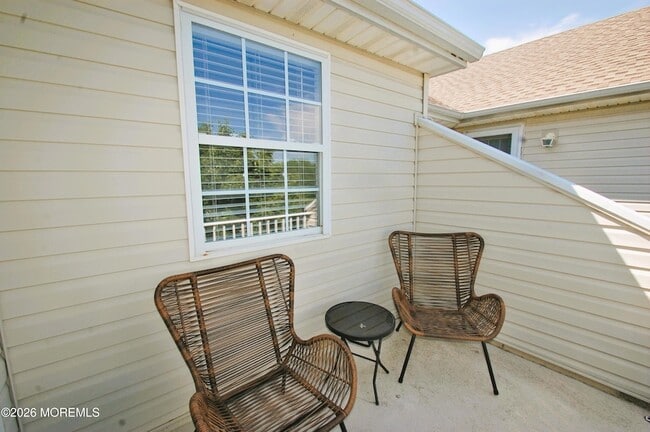Building Photo - 574 Beachway Ave