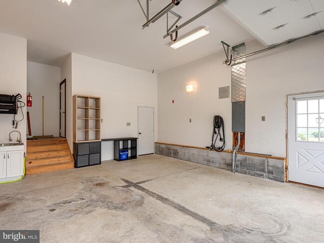 Building Photo - 42 Pine Grove Ln