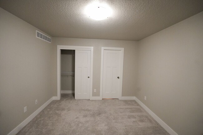 Building Photo - Welcome Home - Single Family Available Now