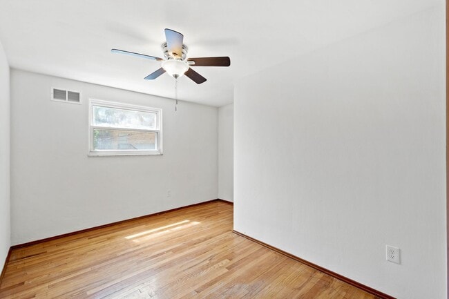 Building Photo - AVAILABLE JULY 1ST! UPDATED 3-bedroom!!