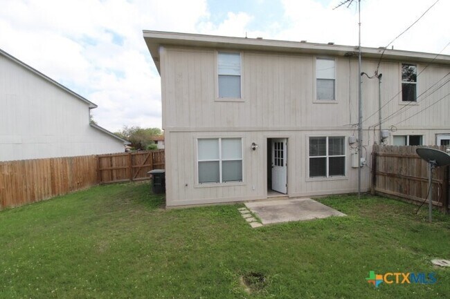 Building Photo - 2412 Skylark Cir
