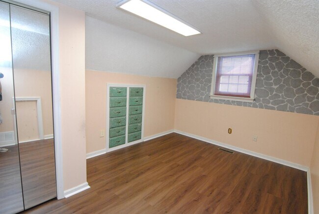 Building Photo - 78 Cadogan Way