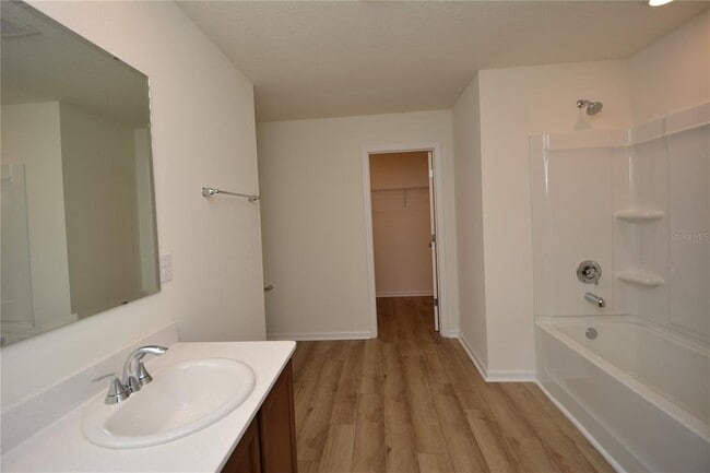 Building Photo - 19 Waverly Ln