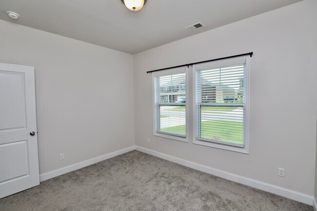 Building Photo - 870 Curlew Cir
