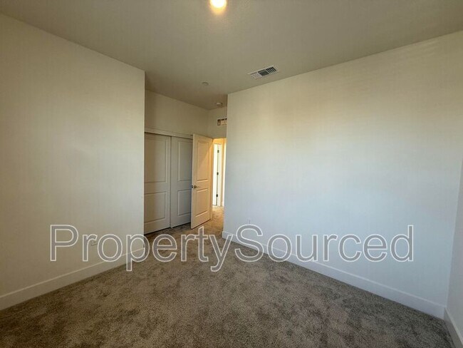 Building Photo - 1724 Jade Pl