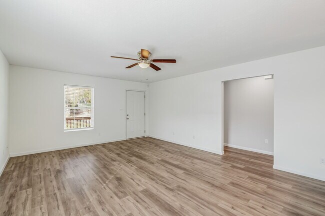 Building Photo - 2100 Paris Rd