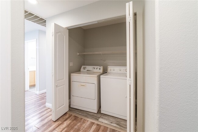 Building Photo - 4024 Benevolent Dr