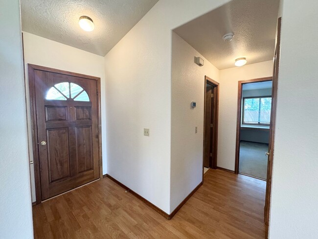 Building Photo - Now leasing in West Boise! This single-lev...