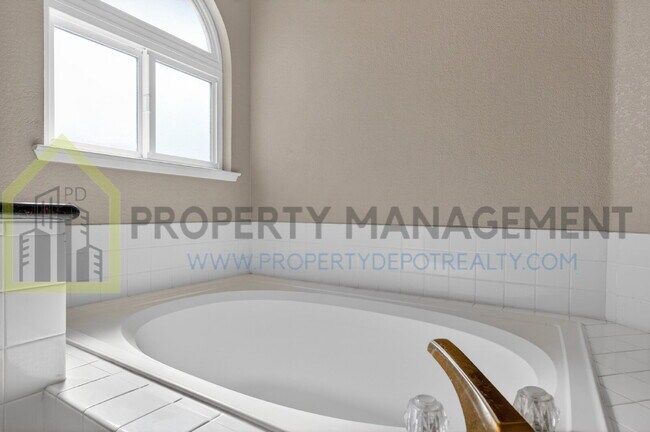 Building Photo - Spacious 3-Bedroom, 3-Bath Home Available