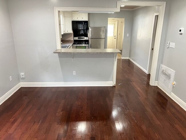 Building Photo - 604 Morgan Ave