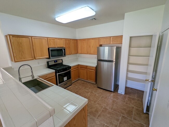 Building Photo - 905 Duckhorn Ct